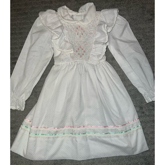 Polly Flinders vintage Prairie white Smocked Dress size 5. Pink Ruffle Lace .